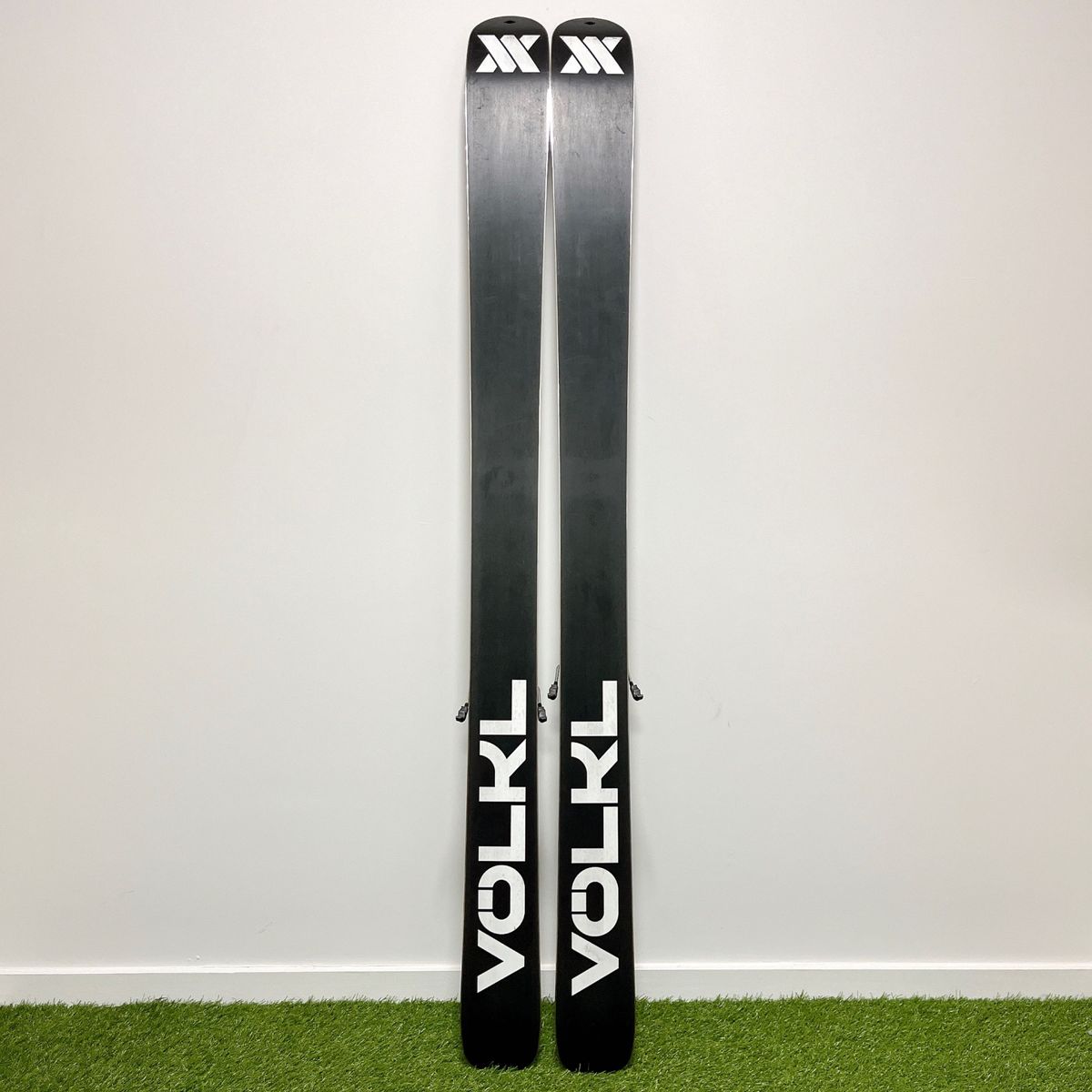 VOLKL フォルクル KATANA V WERKS 177㎝ ツアービンディング付 VOLKL フォルクル KATANA V WERKS 177㎝ ツアービンディング付