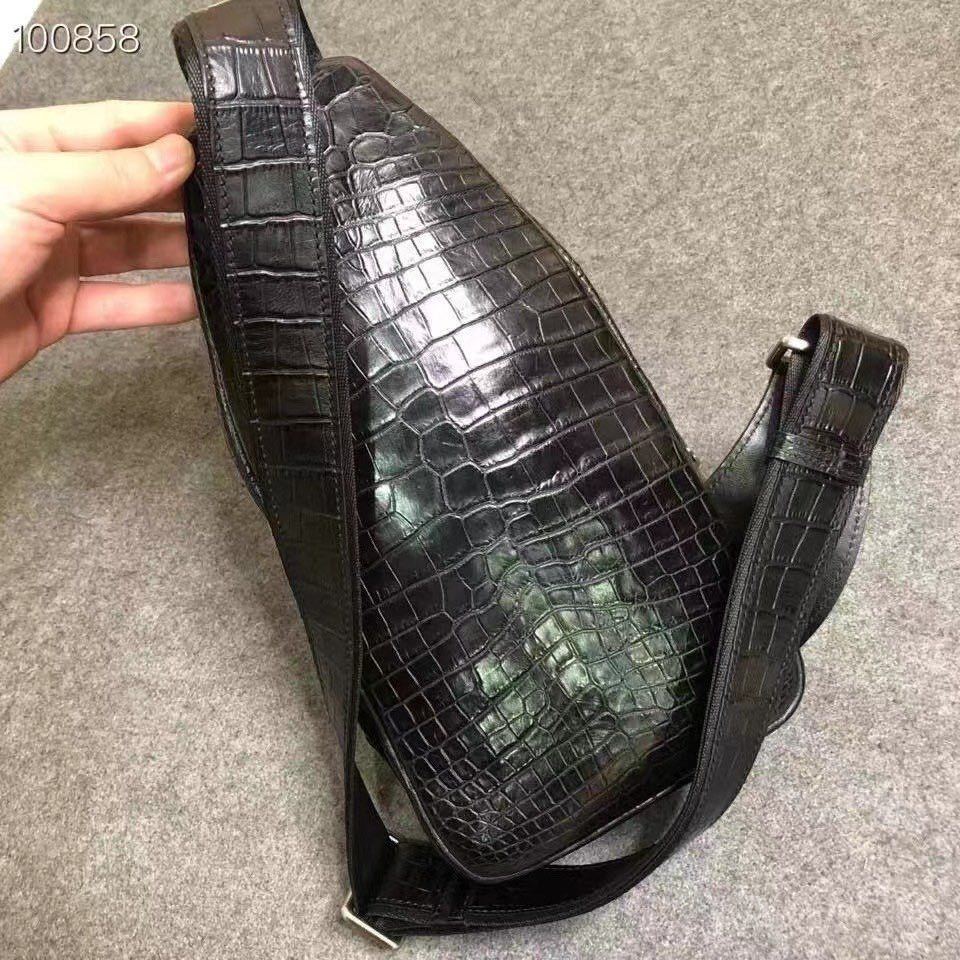  crocodile genuine article body bag . leather center taking . use wani leather diagonal .. bag business bag total original leather handbag travel commuting bag black 