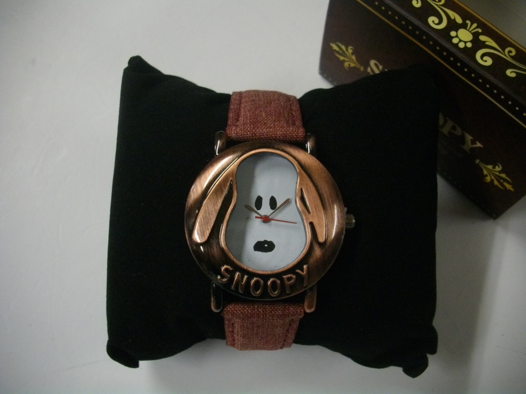 未使用 スヌーピー　レトロ調　腕時計　バンド色　レッド　検索用） SNOOPY PEANUTS アナログ クラシック 箱入り WATCH 時計 _画像5