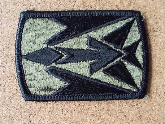 90s 米軍 ミリタリー 部隊章 刺繍 タブ ワッペン幾何学A/ビンテージ AIR FORCE US ARMY NAVY アメリカ USA パッチ 腕章 階級章_画像2