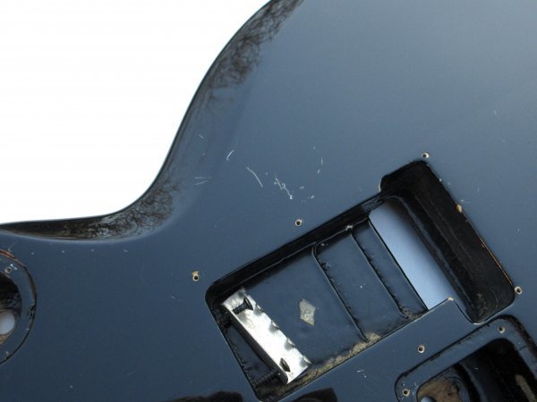 EDWARDS エドワーズ　レスポール型ボディ　ミディアムスケール24F　ボルトオン対応　スギゾーモデル　1998年製EDWARDS E-CL-90_ここにもひっかき傷があります。