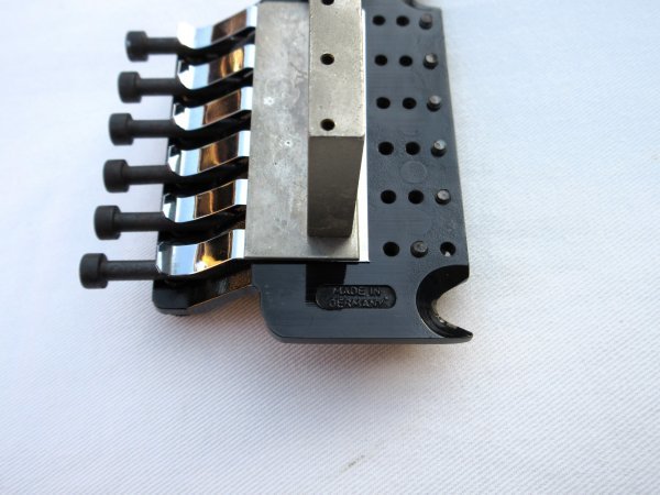 Floyd Rose　フロイドローズ MADE IN GERMANY　32mmブロック　黒　程度良し　1998年製EDWARDS E-CL-90_MADE IN GERMANY刻印です