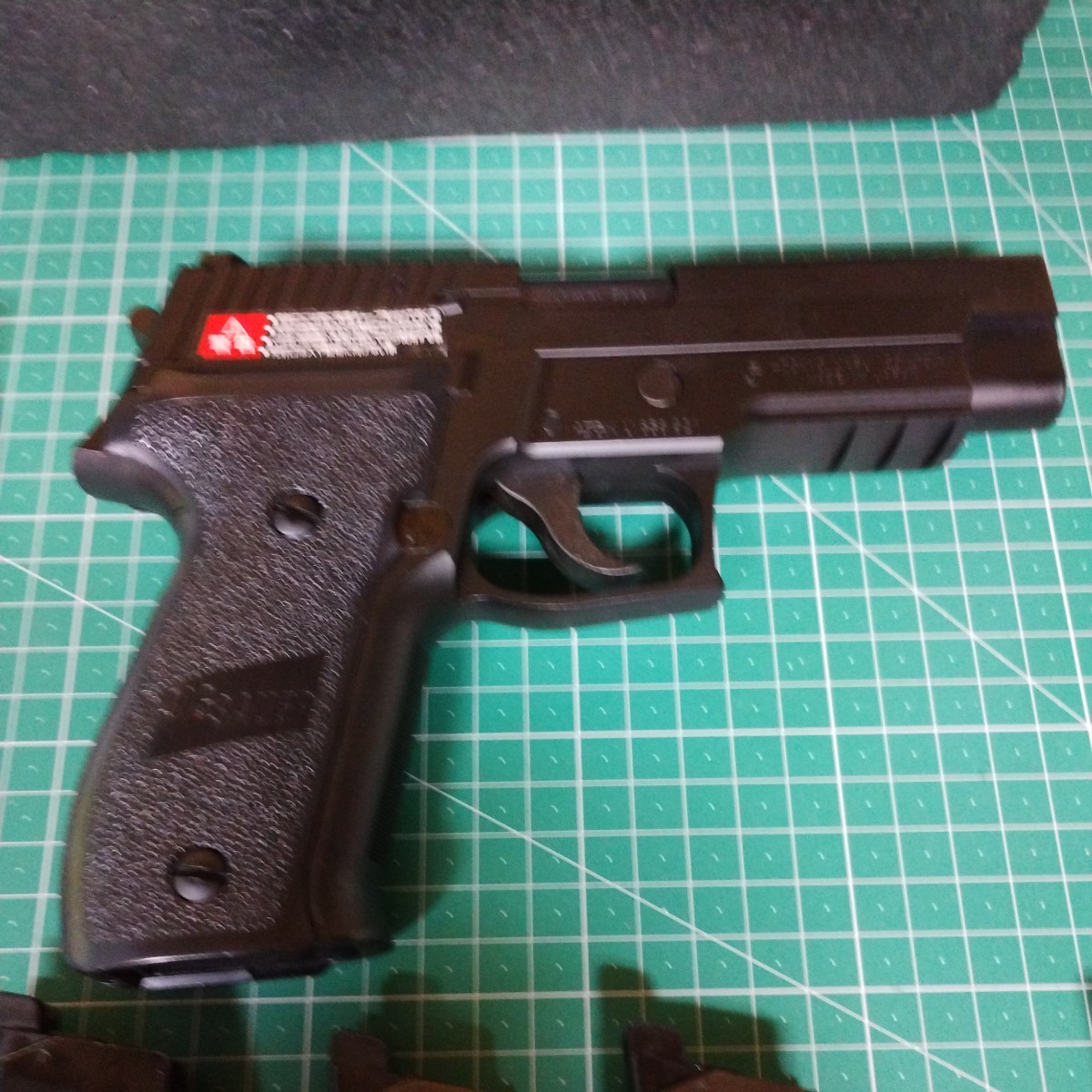 東京 マルイ ハイキックガスブローバック ハンドガン　SIG SAUER P226RAIL シグ　ザウエル　マガジン4個付き_画像6