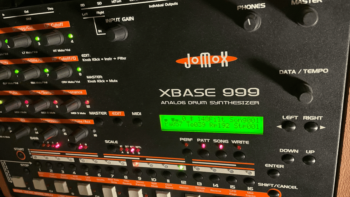 Jomox XBASE 999 / TR-909.TR-808. meaning . did rhythm machine 