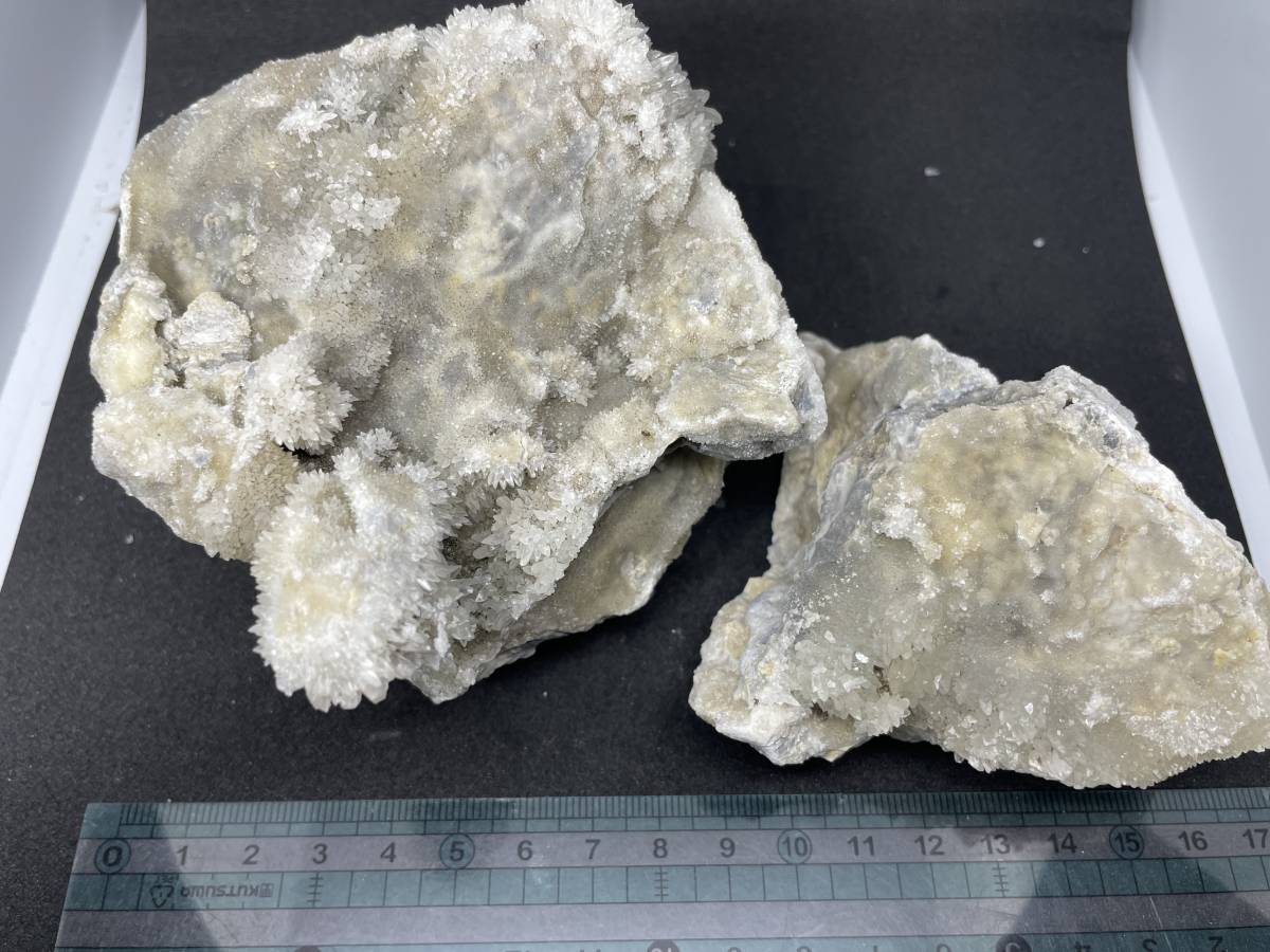 国産鉱物　北海道士別市石灰採掘場の方解石結晶（C)_画像1