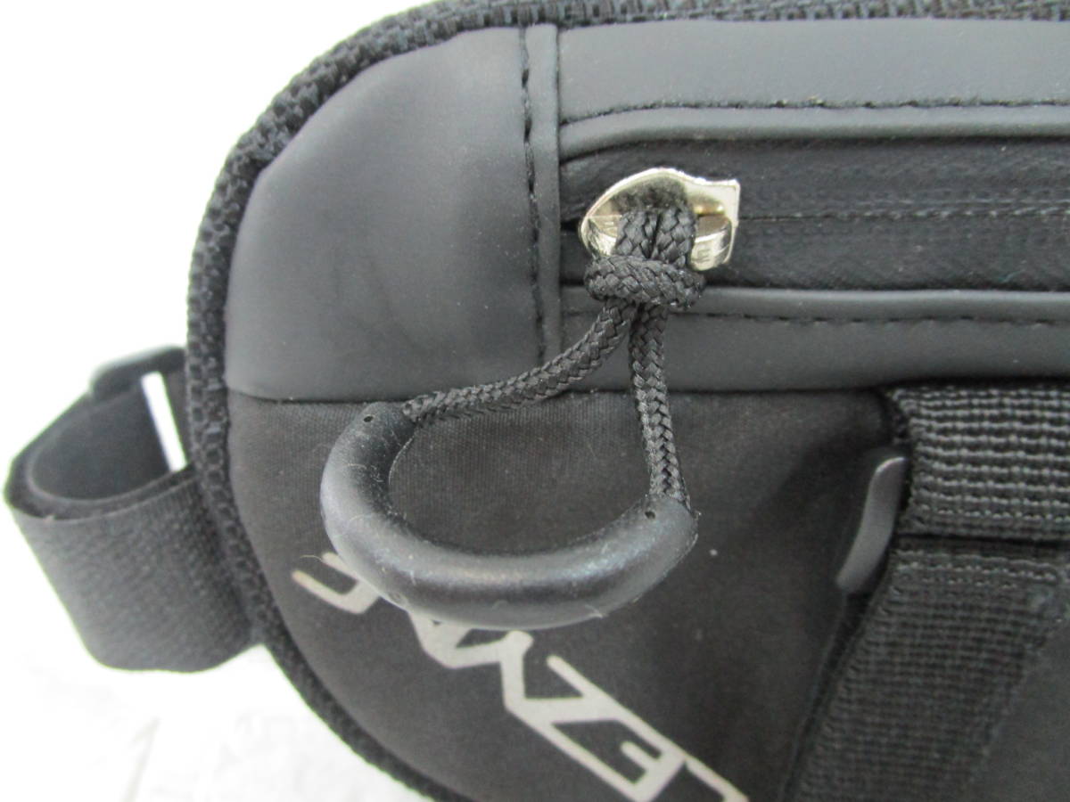 W.23L21 TO * стоимость доставки 350 иен фиксированная сумма * подседельная сумка LEZYNE leather in черный USED *