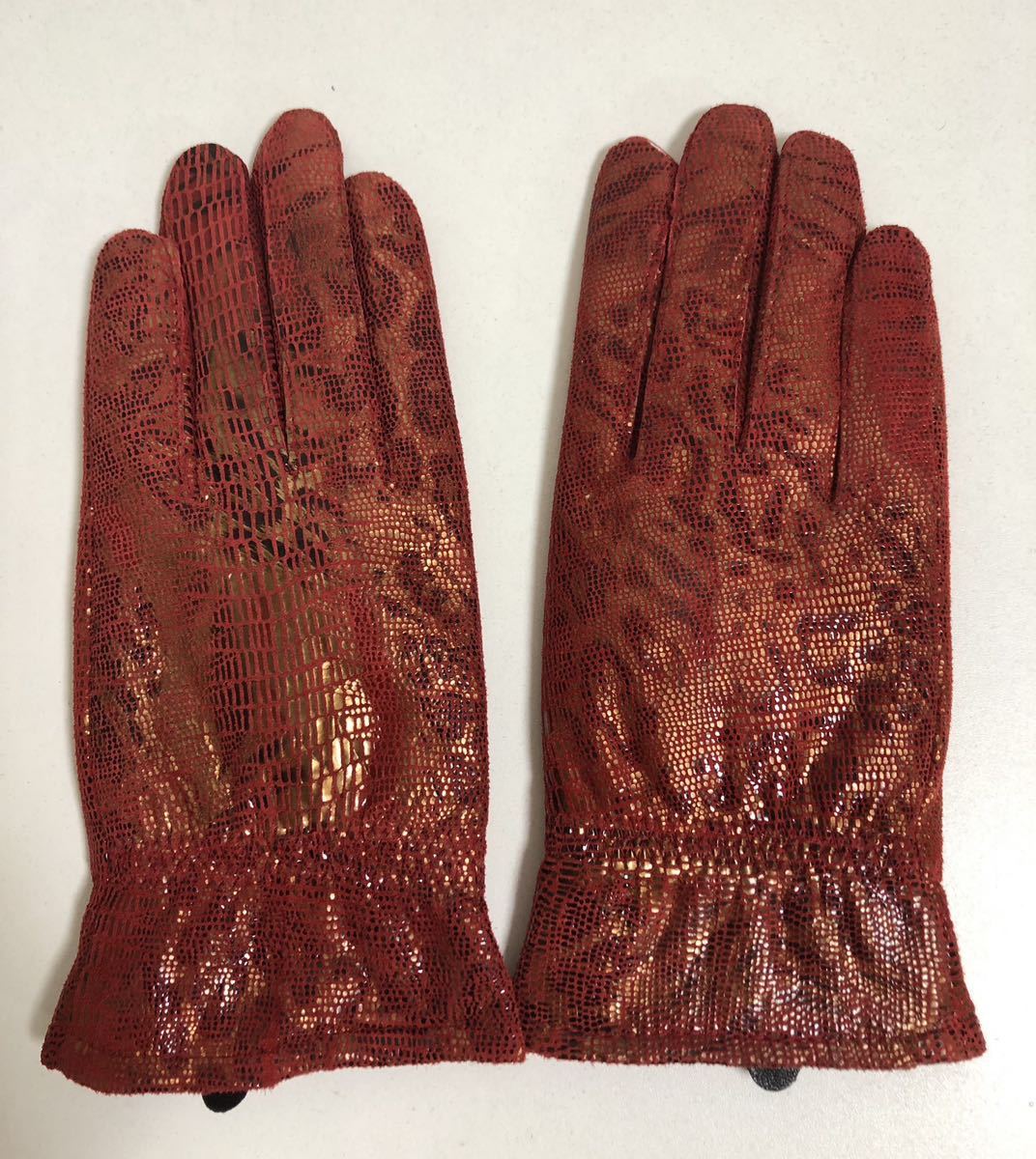 * free shipping * new goods * leather gloves lady's * leather glove reverse side nappy type pushed . Kirakira red group 