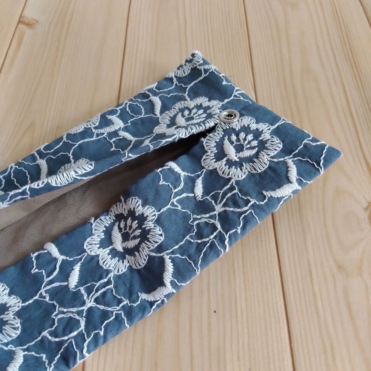 刺繍　椿　携帯ティッシュケース　ボックスティッシュ　花柄　ハンドメイド　オールドブルー　537