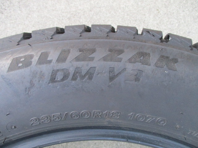 1本のみ　バリ山　ブリヂストン　BLIZZAK　ブリザック　DM-V3　235/60R18　2022年製　背面タイヤやスペアタイヤに！　_画像7