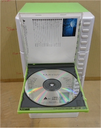 美品 ボタンプッシュ式 回転 CD収納 20枚 タワー CD収納ラック CDタワーの画像2