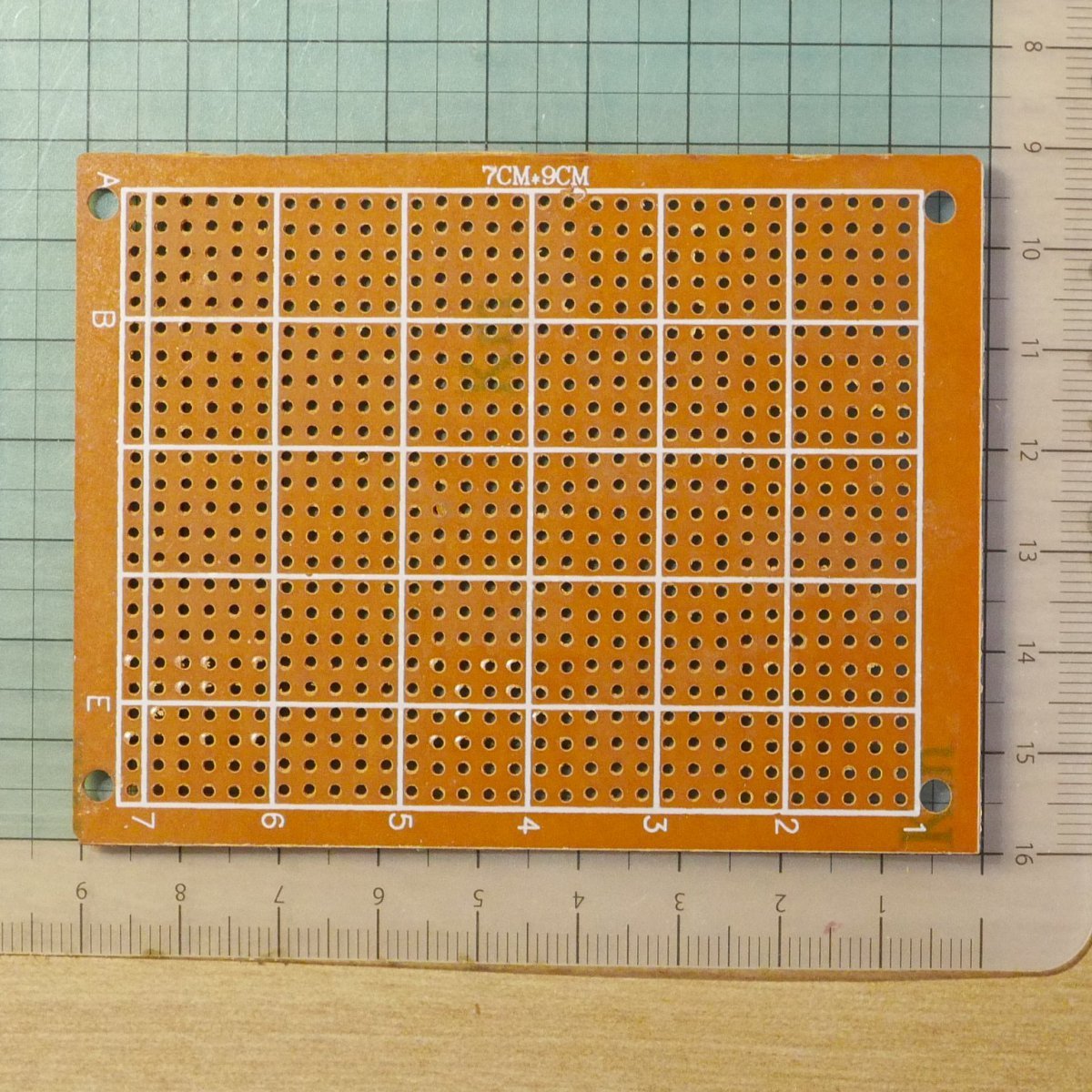 フェノール片面 7cm×9cm 万能基板 (実験 試作 ユニバーサル基板 2.54mm PCB 7x9 7×9)_画像1