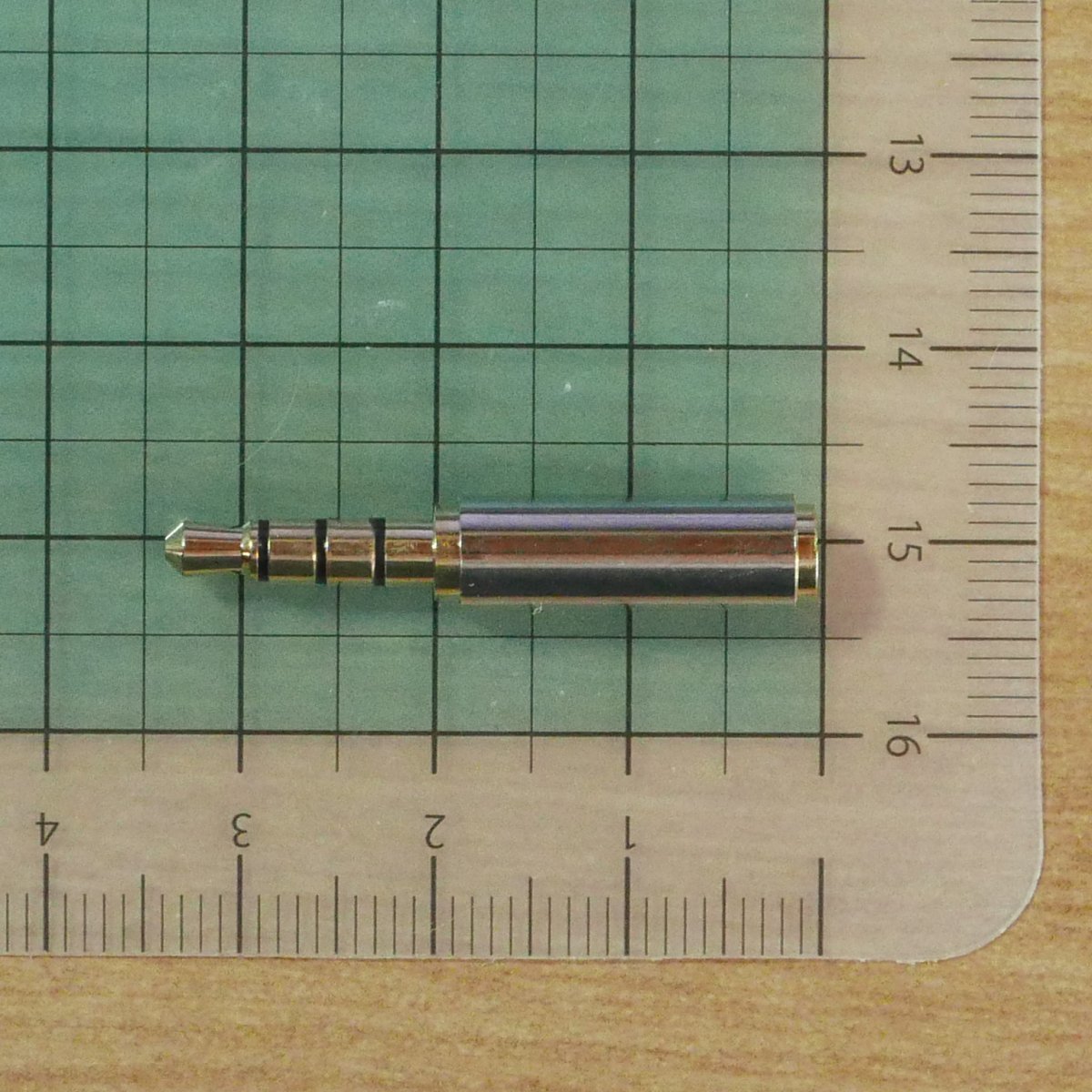 ステレオミニプラグ 3.5mm 4極 オス⇔2.5mm 4極 メス 変換アダプター(マイク・イヤホン ジャック)_画像3