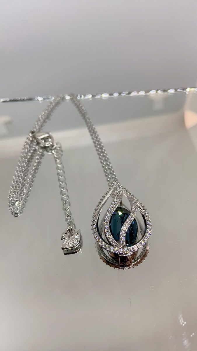 SWAROVSKI・スワロフスキー・正規品・ネックレス・説明書・刻印・箱有り・石抜け無し・未使用