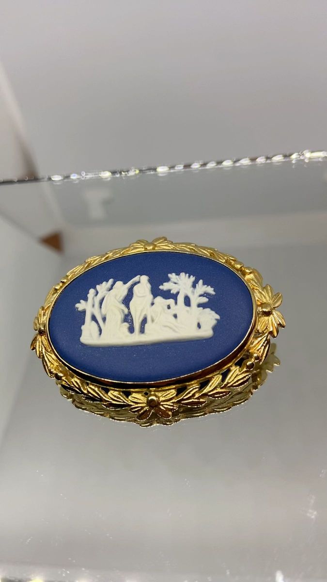 Wedgwood・ウェッジウッド・正規品・ブルージャスパー・ブローチ・クッション付き代用箱有り