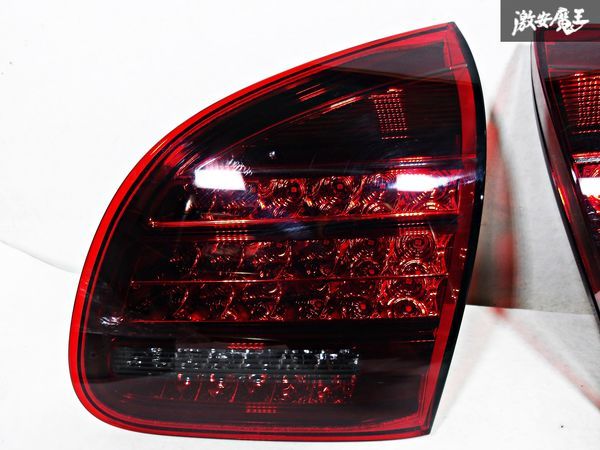 キレイ！点灯確認済み！ Porsche ポルシェ 純正 958 カイエン 前期 LED テールライト テールランプ 内側 左右 セット L90009153 L90009154_画像2