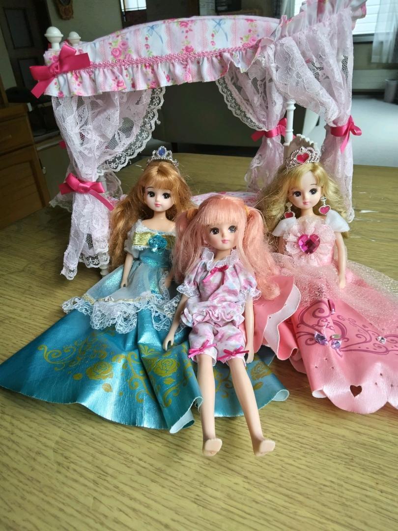 リカちゃん　プリンセスベッド　人形３体_画像1