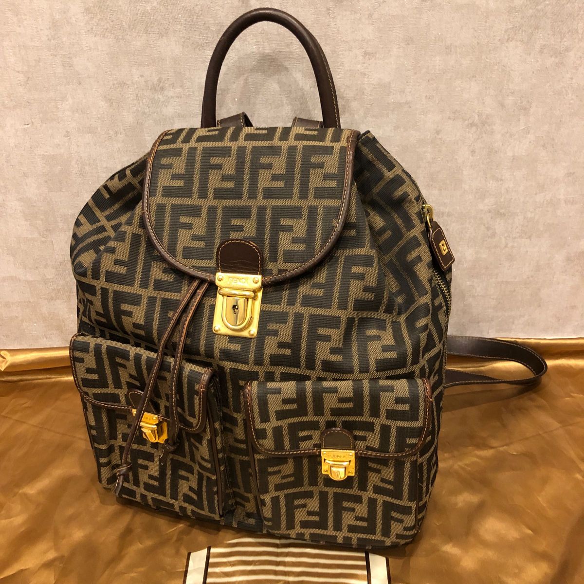 極希少】FENDI ズッカ バッグパック 金金具 鍵付き フェンディ 極希少】FENDI ズッカ バッグパック 金金具 鍵付き フェンディ