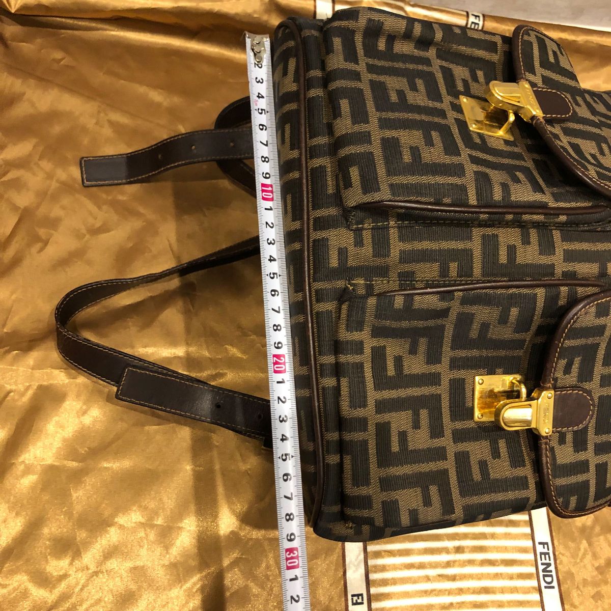 極希少】FENDI ズッカ バッグパック 金金具 鍵付き フェンディ 極希少】FENDI ズッカ バッグパック 金金具 鍵付き フェンディ