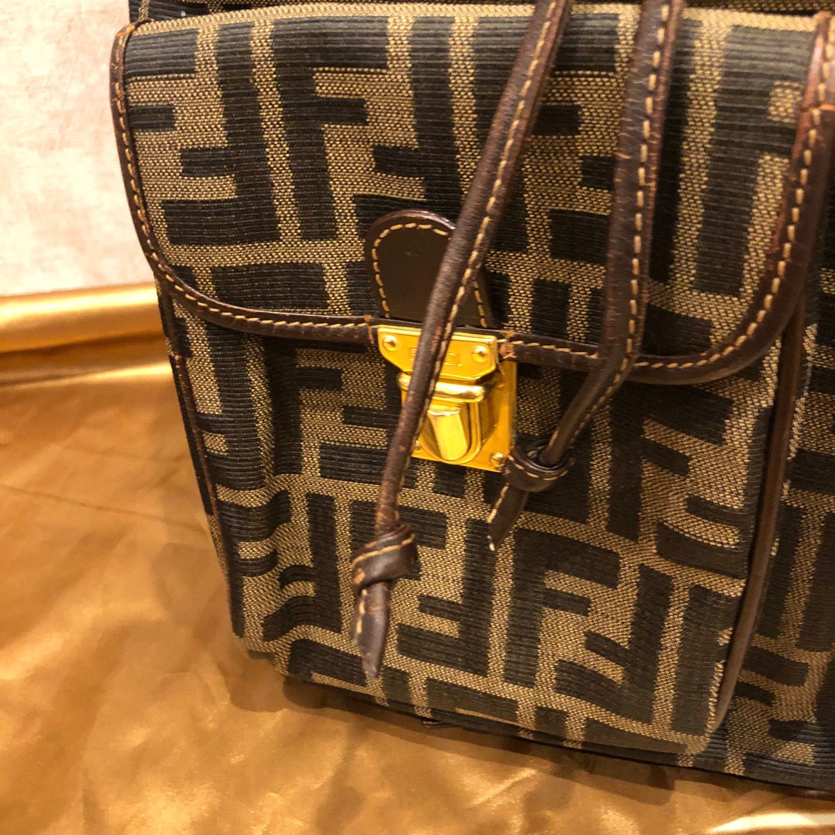 極希少】FENDI ズッカ バッグパック 金金具 鍵付き フェンディ 極希少】FENDI ズッカ バッグパック 金金具 鍵付き フェンディ