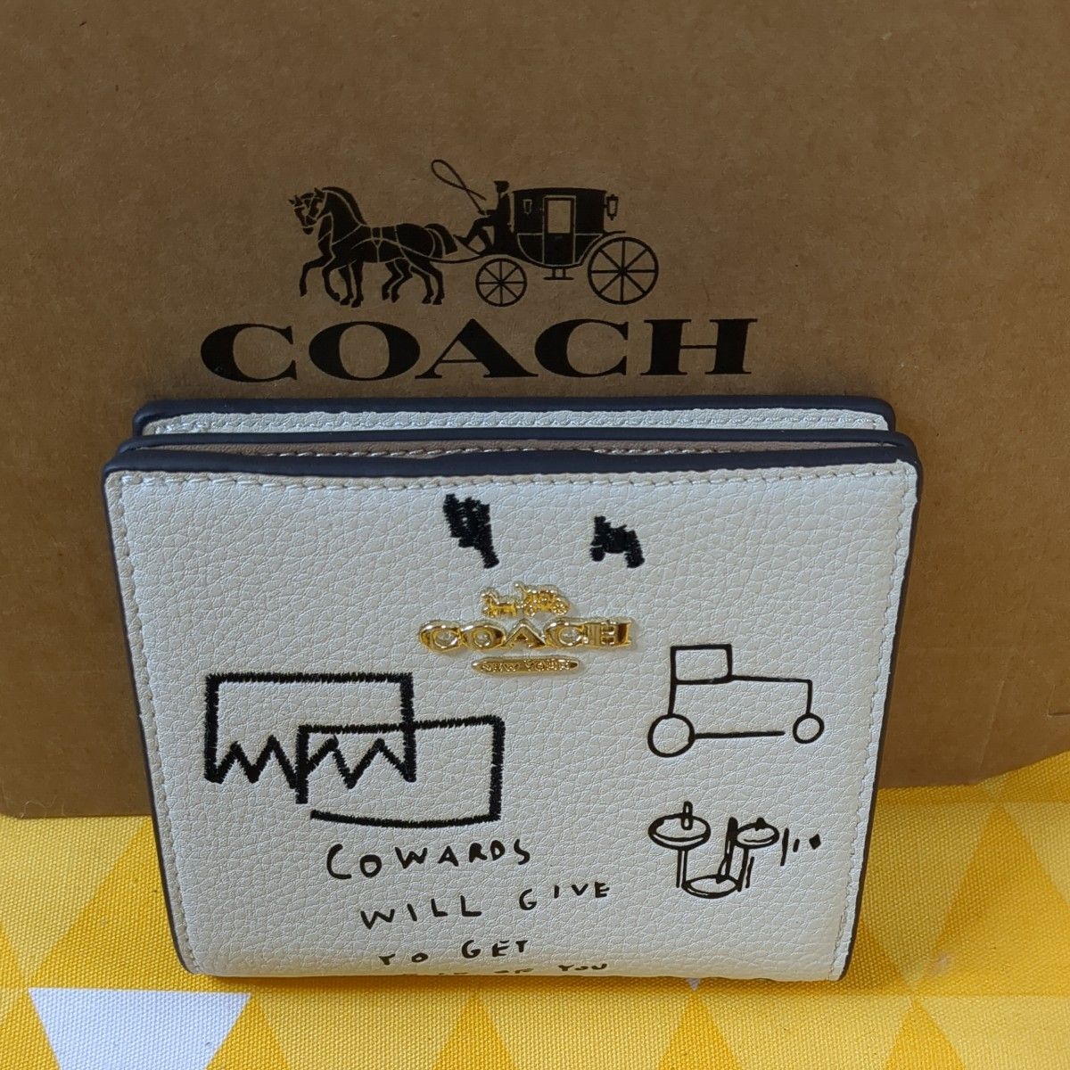 コーチ　COACH バスキアコラボ　財布　小銭入れ　パスケース　ホワイト　かわいい折財布　コインケース　C5587  新品未使用