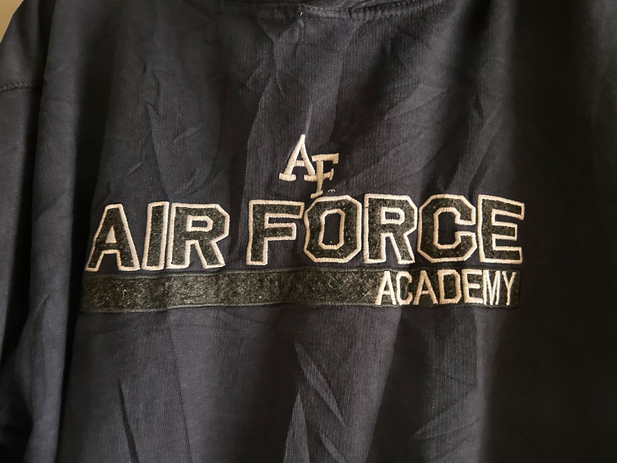 米軍放出品？　Air Force ACADEMY パーカー　US Lサイズ  スウェット古着　フーディー　ミリタリー空軍　USAF