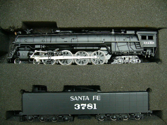 HO vehicle Northern 4-8-4 W/Smoke Santa Fe(SF) BACHMANN