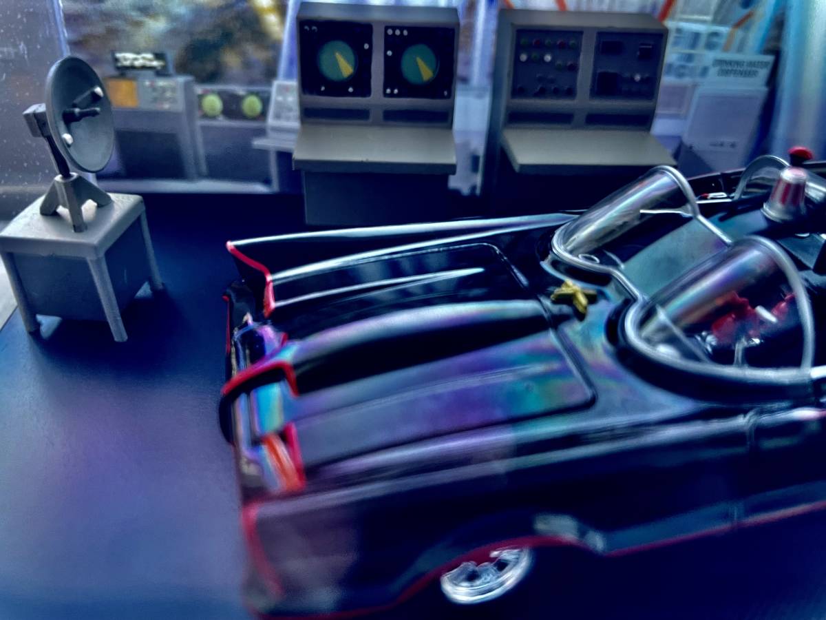 レア!Batman 1966 / Batman TV Batmobile in the Batcave レア!Batman 1966 / Batman TV Batmobile in the Batcave