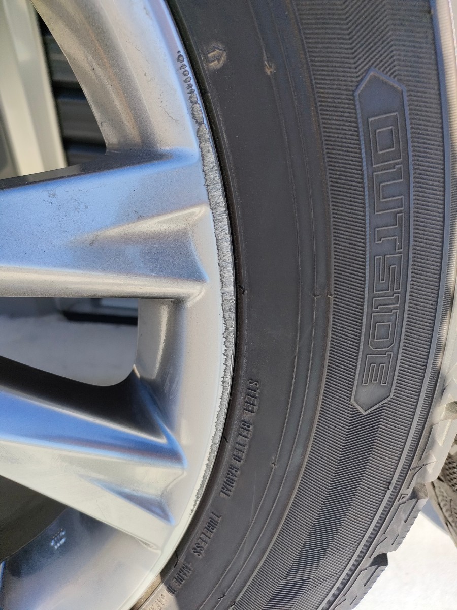 レクサス10系RX純正ホイール、スタッドレス　ダンロップWM02 235/55R19 センターキャップあり_1本目　大きな傷の箇所