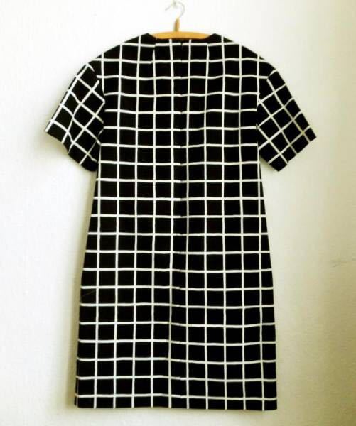 新品●marimekko マリメッコ Charlotta 38 ワンピース シャルロッタ Iso Ruutu イソ ルーツ 半袖 洋服 白黒 婦人服 フォーマル ラスト一点_画像2