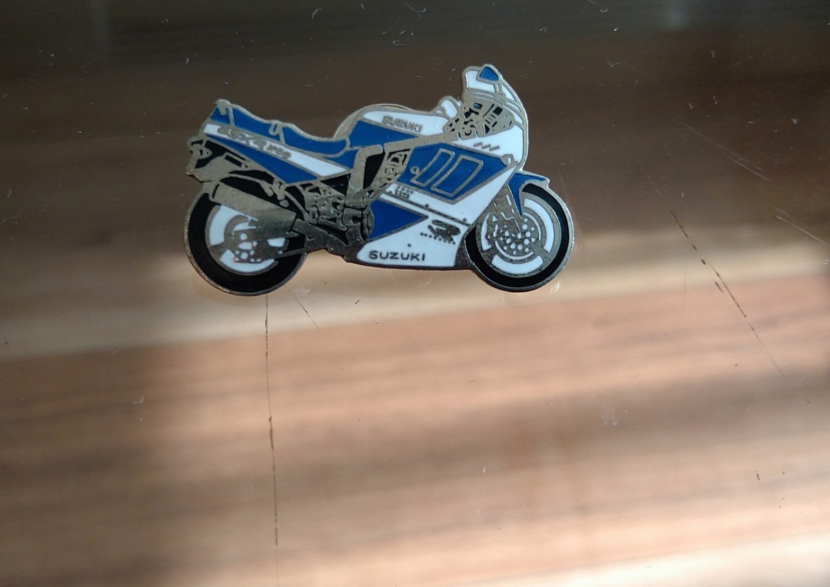★ビンテージ☆SUZUKI GSX-R1100 ピンバッジ★スズキ ジクサー☆1990年モデル 油冷 ビッグバイク_画像1