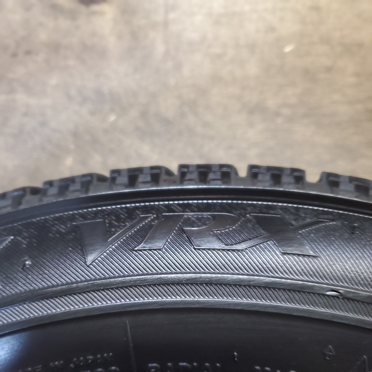 【お買い得商品】BRIDGESTONE ブリヂストン BLIZZAK ブリザック VRX 205/60R16 92S 18年製 スタッドレスタイヤ4本 残溝約6.4ミリ F11_画像7