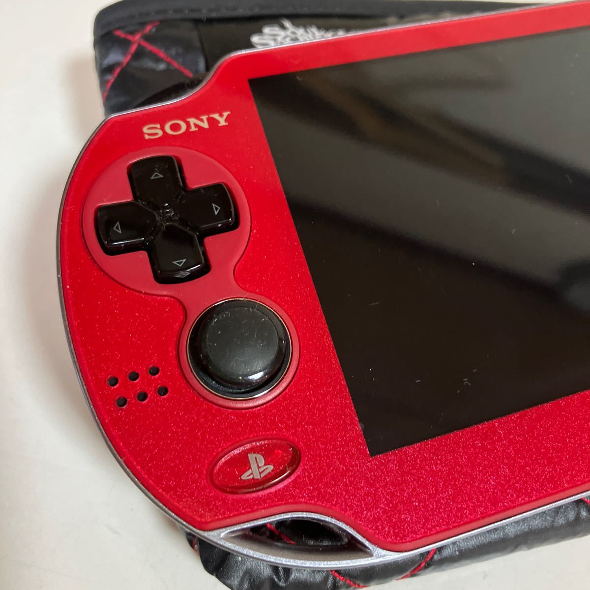 中古 SONY PS Vita 本体 PCH-1000 PlayStation Vita ソニー 保管品　コレクター　レッド _画像4