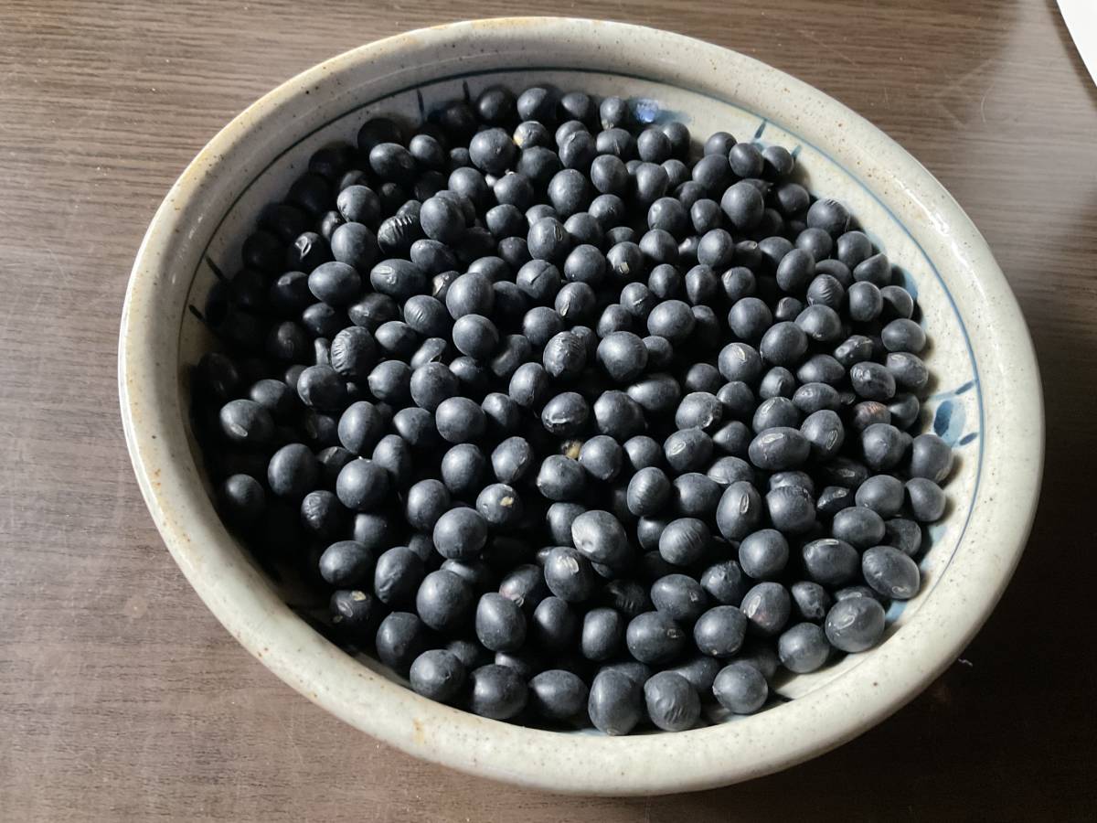 大人気限定:北海道で最も作られている黒大豆「いわいくろ」北海道十勝産　250gX３袋_画像1