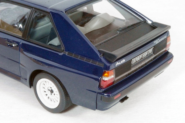 ● 1/18 アウディ 〓 スポーツ クワトロ / 1985 ダークブルー 〓 AUDI_画像8