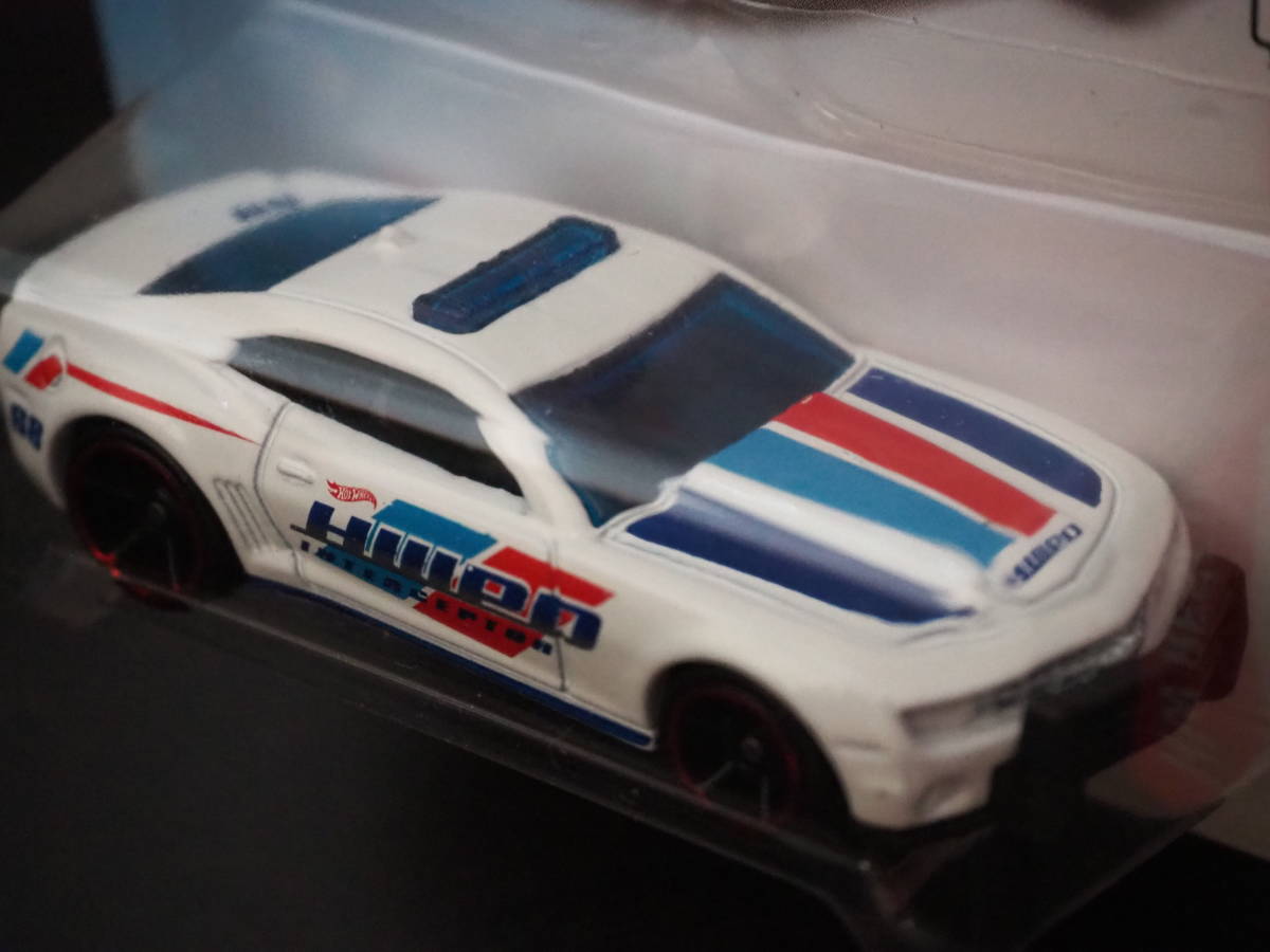 ホットウィール 10 CAMARO SS HWPD 白 シェビー カマロ ミニカー ポリス バンパーガード 別パーツ Police Departments × HOT WHeeL コラボ_画像4