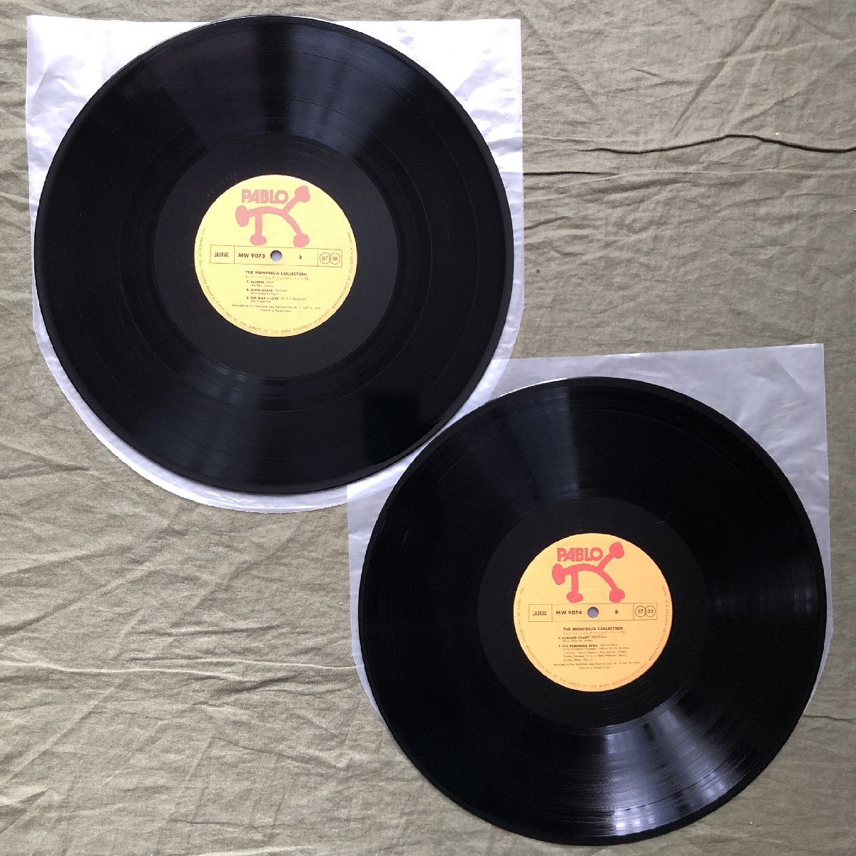 傷なし美盤 美ジャケ 新品並み 1976年 国内盤 2枚組LPレコード The Montreux Collection 帯付 Dizzy Gillespie,Oscar Peterson,Count Basie_画像9