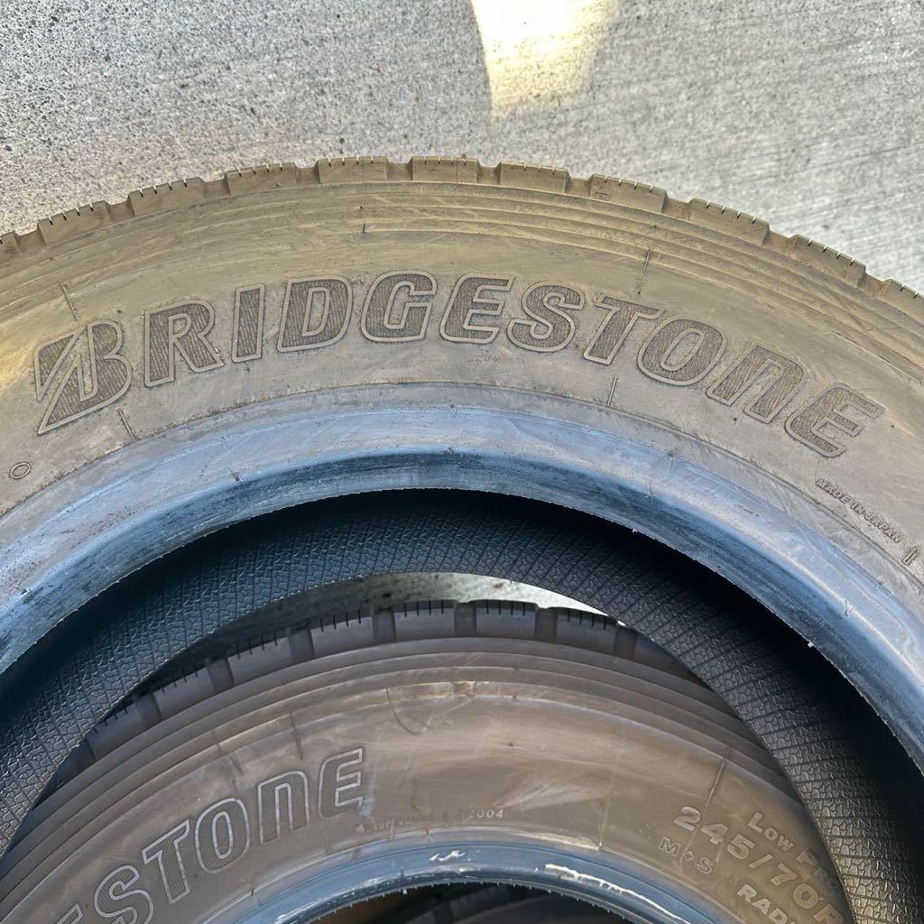 AE190-23 深溝2022年製　245/70R19.5 136/134J ブリヂストン M801II 中古 【2本セット 】オールシーズンタイヤ _画像4