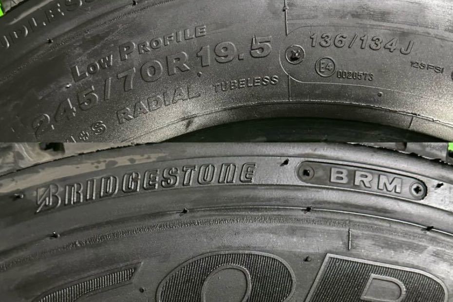 2019年製　ブリヂストン W900 245/70R19.5 136/134J 中古スタッドレス　TB 残り溝13〜15mm 【2本セット】大型トラック 増トン車等に_画像6