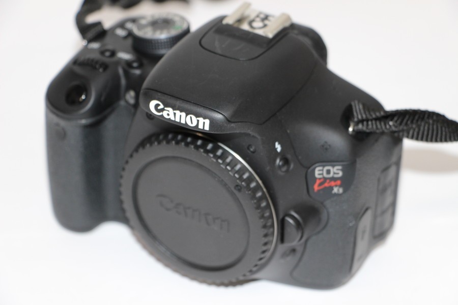 099 k1196 Canon キャノン EOS Kiss X5 ダブルズームキット 18-55mm F3.5-5.6 55-250mm F4-5.6 カメラバッグ付き_画像3
