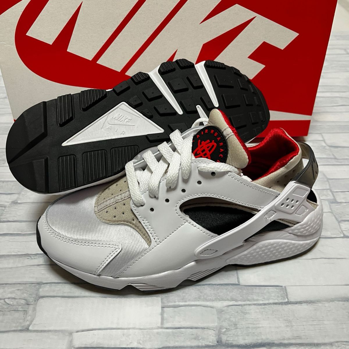 新品 NIKE AIR HUARACHE ナイキ エア ハラチ 24.5㎝ レディース ウィメンズ キッズ ホワイト 白