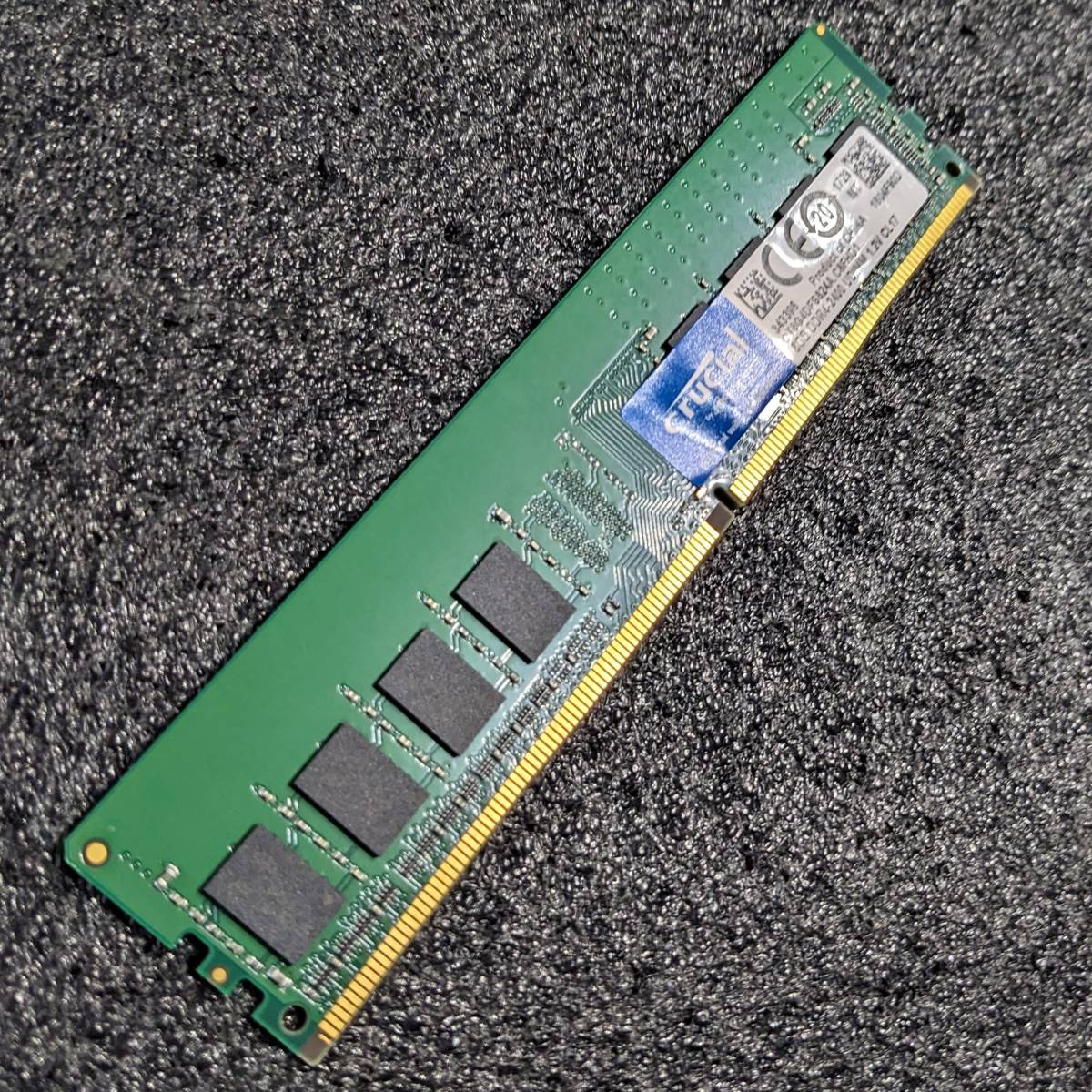 【中古】DDR4メモリ 8GB1枚 Crucial CT8G4DFD824A.C8FHD1 [DDR4-2400 PC4-19200]_画像2