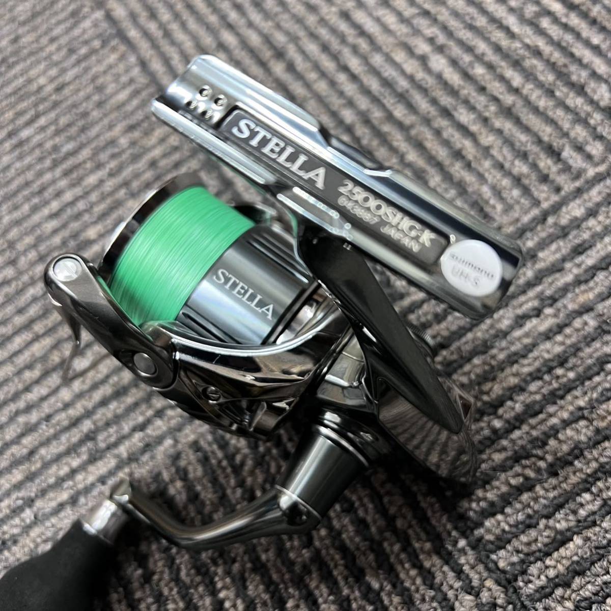 ★送料無料・超美品★シマノ 22ステラ 2500SHG　夢屋ハンドルノブ EVA ラウンド型 タイプS 青シール付き　SHIMANO STELLA 2500SHG _画像3