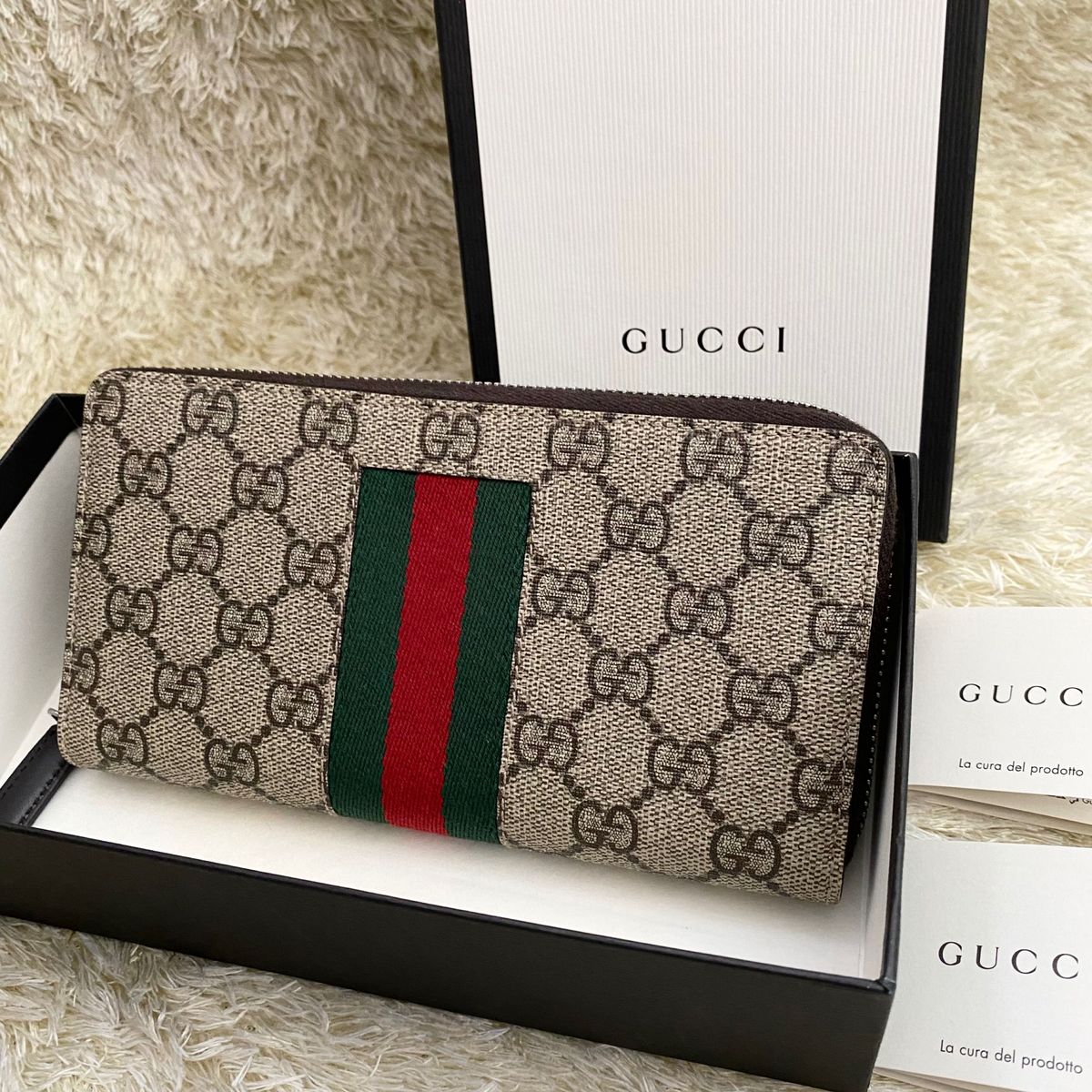 極美品】 GUCCI 二つ折り財布 タイガー柄 GGスプリーム PVC - 折り財布