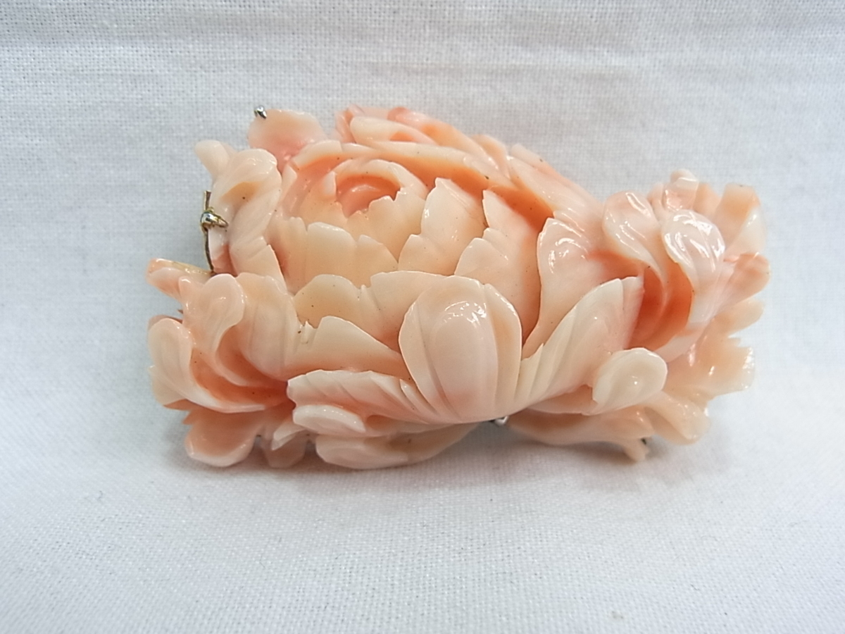 ピンク珊瑚帯留め&ペンダントトップ：ブロ－チ【薔薇】三種使用可能：寸法54×33mm繊細な良い作です新品では御座いませんが綺麗状態です