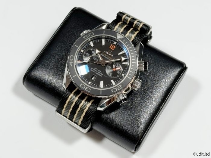 ラグ幅：22mm 高品質 NATO ストラップ ブラック グレー ベージュ ストライプ 腕時計ベルト ファブリック 時計用バンド ナイロン_装着時のイメージ写真です。