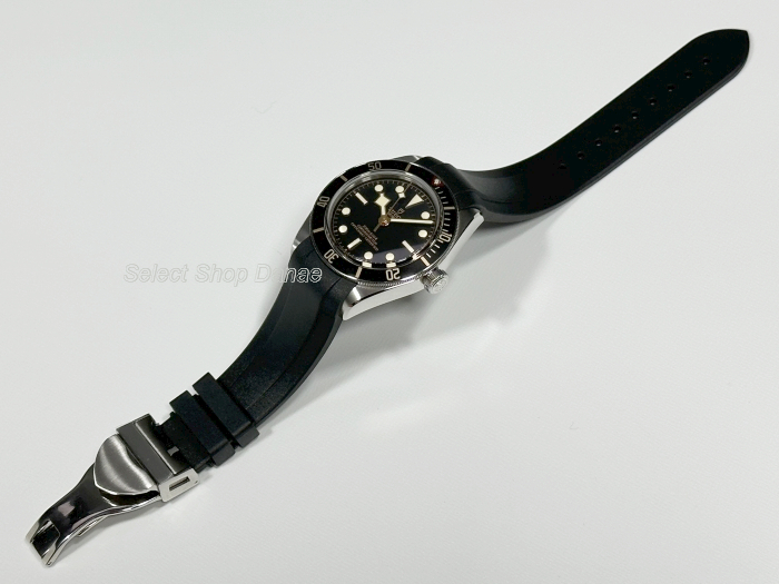 ラグ幅:20ｍｍ TUDOR Fifty-Eight用 ラバーベルト ネイビー 腕時計ベルト ブラックベイ ブレスレット バンド BLACK BAY チューダー 58_取付後の全体像です。