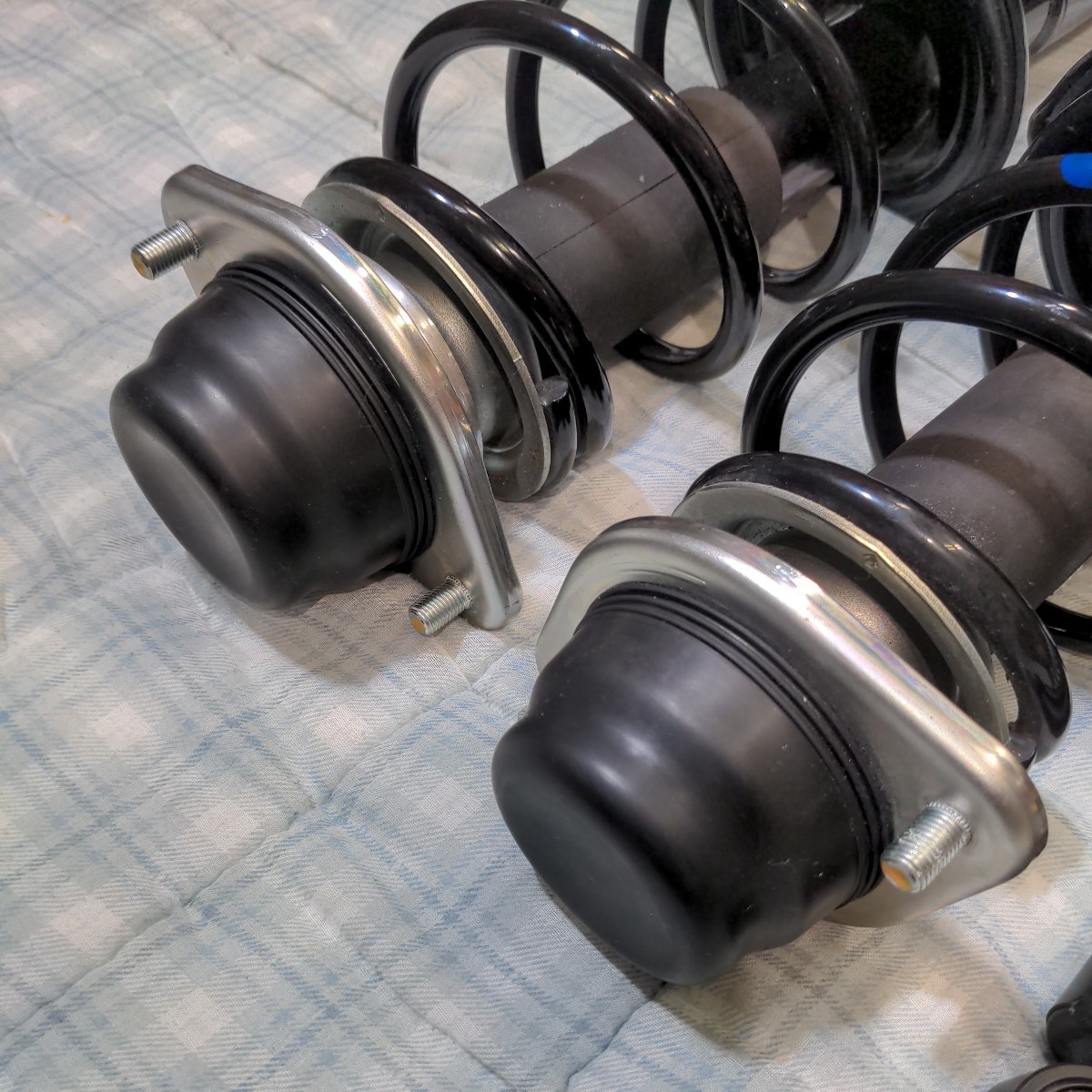 スズキSUZUKI DA17W エブリィワゴン純正品サスペンションセット スズキSUZUKI DA17W エブリィワゴン純正品サスペンションセット