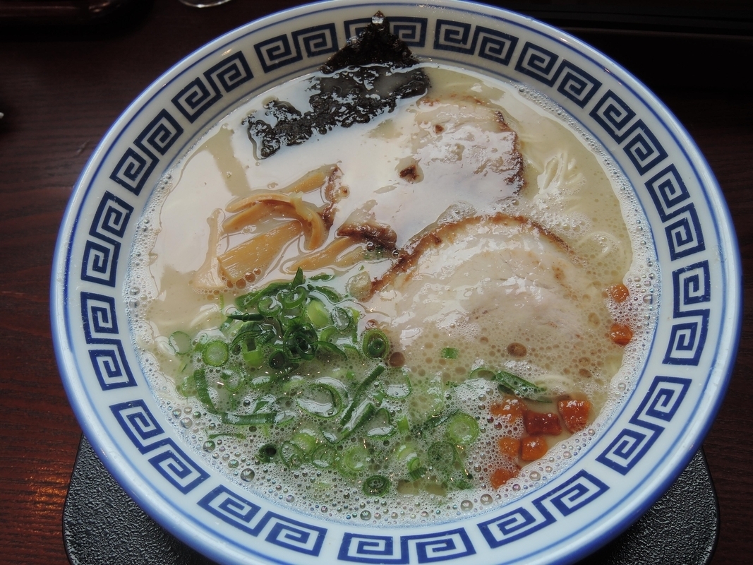  recommendation popular Kyushu pig . ramen departure .. ground Kurume pig . ramen popular white . pig . soup ramen ....-.121910