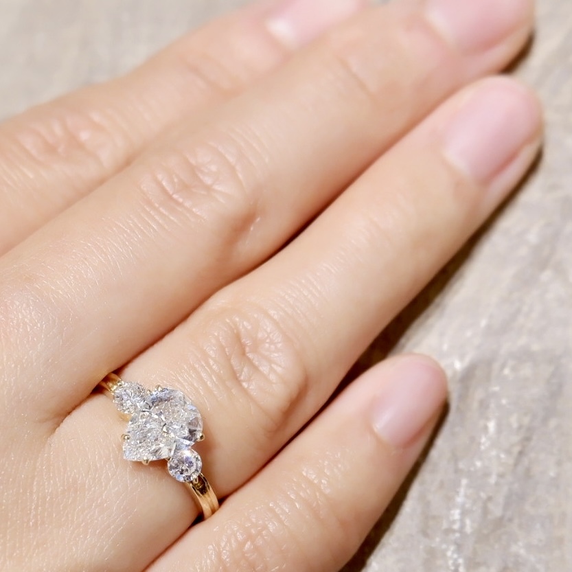 K18 three . diamond 1.064ct 0.25ct ring E SI2 pair Shape large grain 1 bead diamond engagement ring wedding 