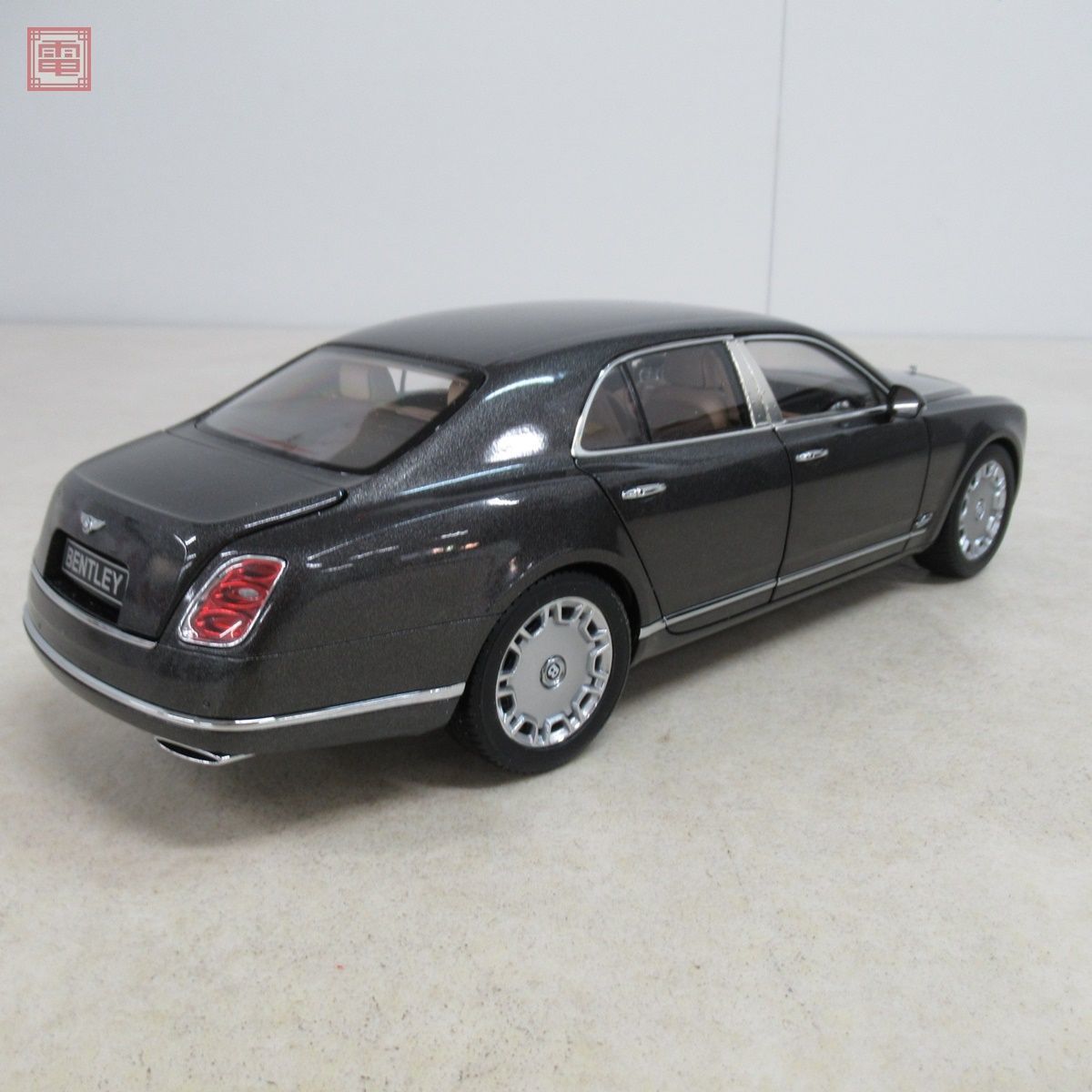 PMA 1/18 ベントレー ミュルザンヌ 2010 ブラウンメタリック 100139905 ミニチャンプス MINICHAMPS Bentley Mulsanne【20_画像4